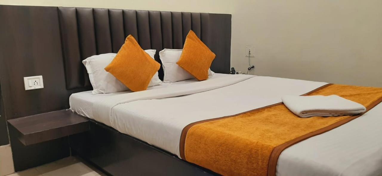 Hotel The Avenue Gamharia Exterior photo